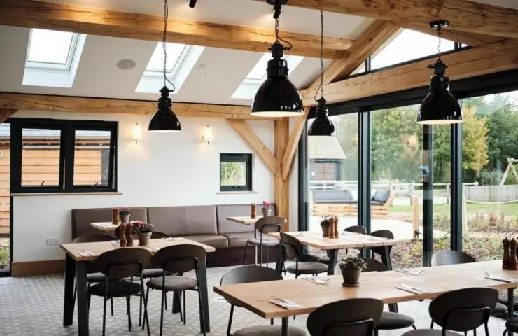 Cotswolds Lakehouse, With Hot Tub & Spa Access, Lower Mill Estate Somerford Keynes Εξωτερικό φωτογραφία