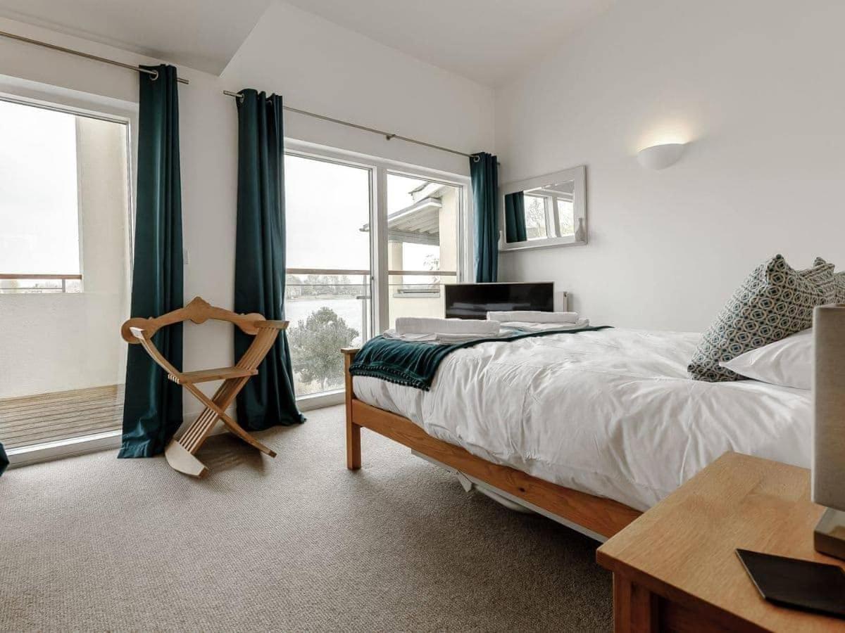 Cotswolds Lakehouse, With Hot Tub & Spa Access, Lower Mill Estate Somerford Keynes Εξωτερικό φωτογραφία